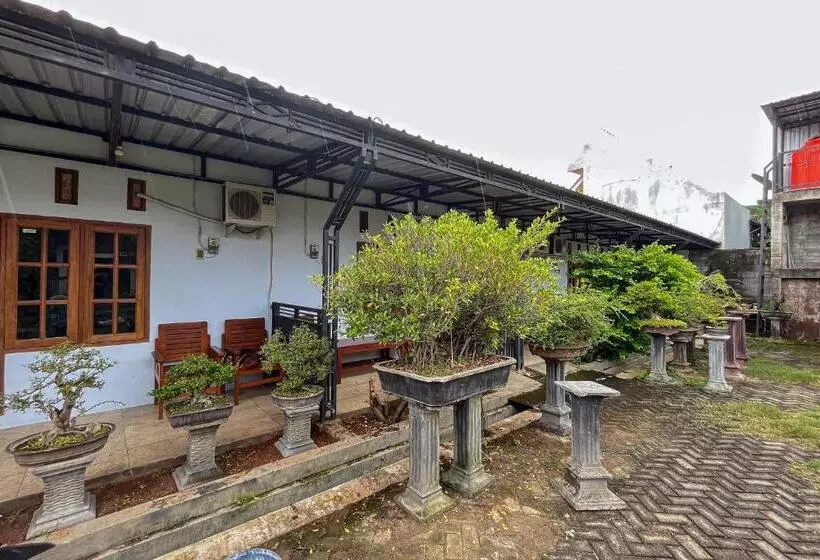 Hotelli Reddoorz Syariah Near Rs Bhayangkara Nganjuk