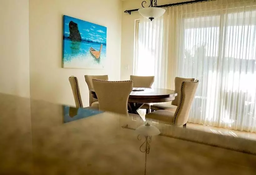 Paraiso Del Mar Condominiums