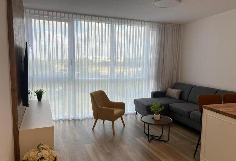 Majatalo מול הים בקיסריה