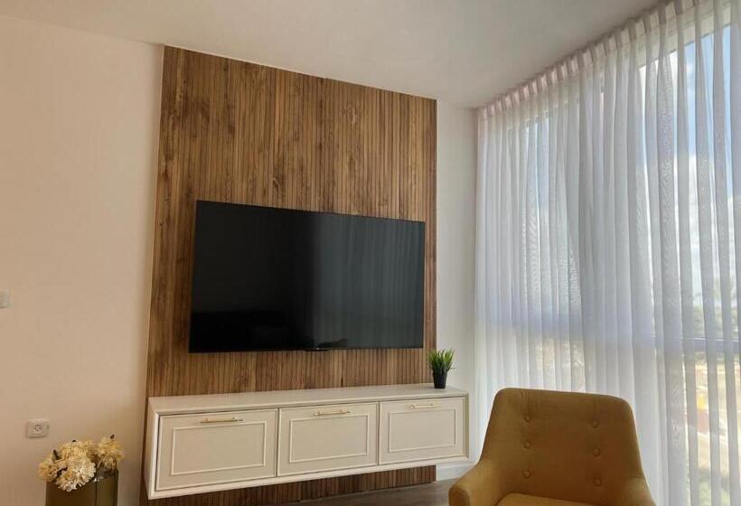 Majatalo מול הים בקיסריה