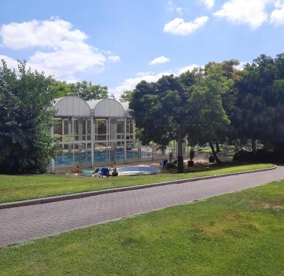 Majatalo מול הים בקיסריה