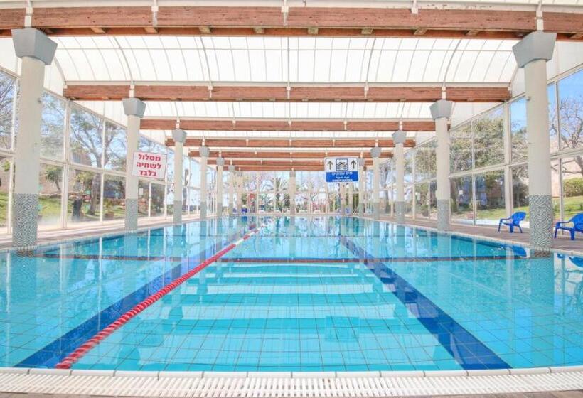 Majatalo מול הים בקיסריה