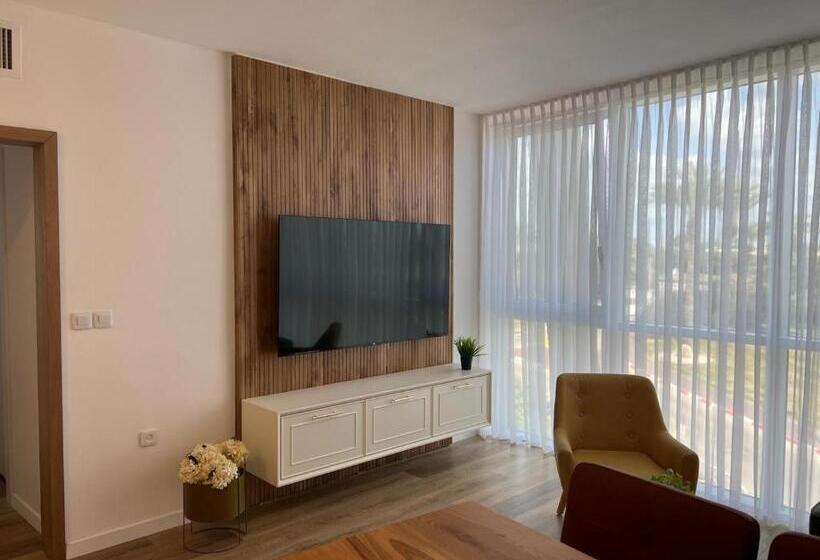 Majatalo מול הים בקיסריה