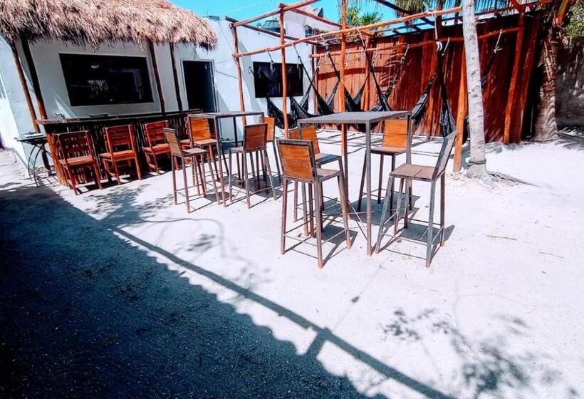 پانسیون Aventura Maya Hostal Y Camping Holbox