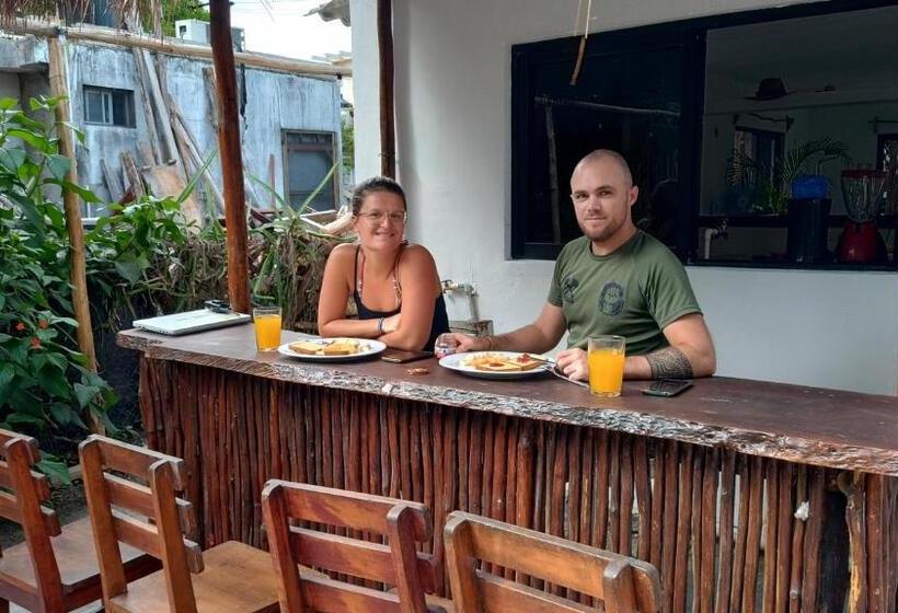 پانسیون Aventura Maya Hostal Y Camping Holbox