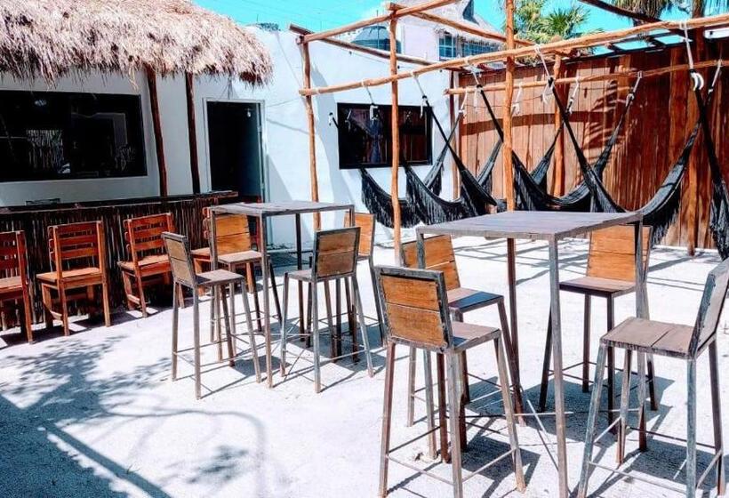 پانسیون Aventura Maya Hostal Y Camping Holbox