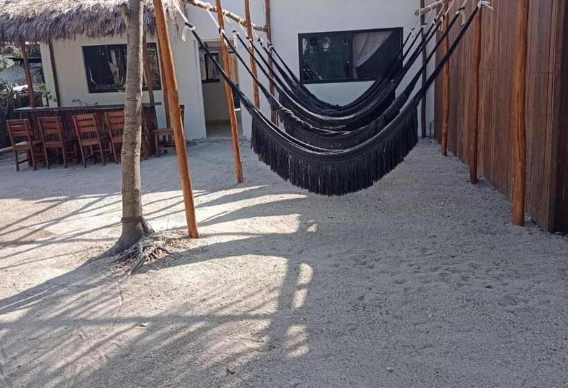 پانسیون Aventura Maya Hostal Y Camping Holbox