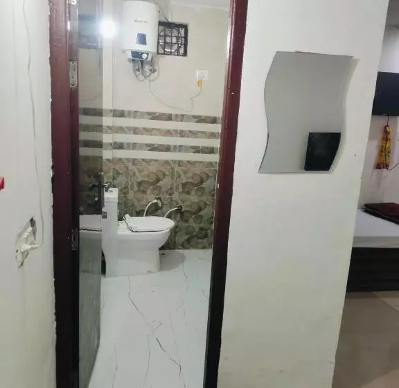 Majatalo Banke Bihari Guest Inn