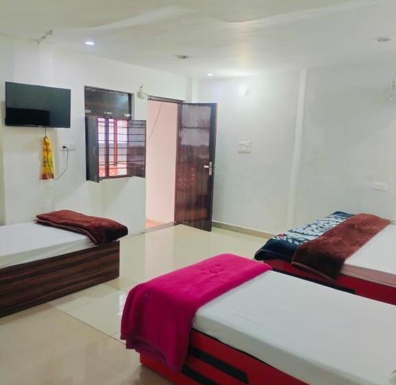 펜션 Banke Bihari Guest Inn