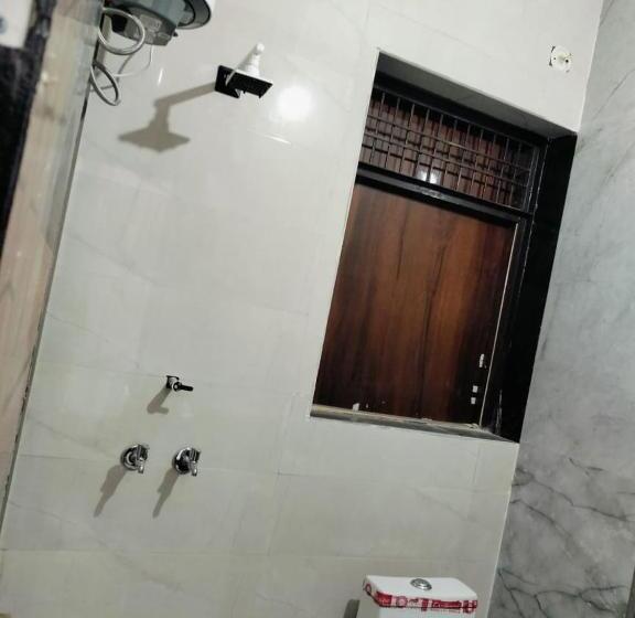 펜션 Banke Bihari Guest Inn