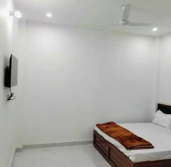 Majatalo Banke Bihari Guest Inn