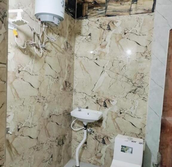 펜션 Banke Bihari Guest Inn