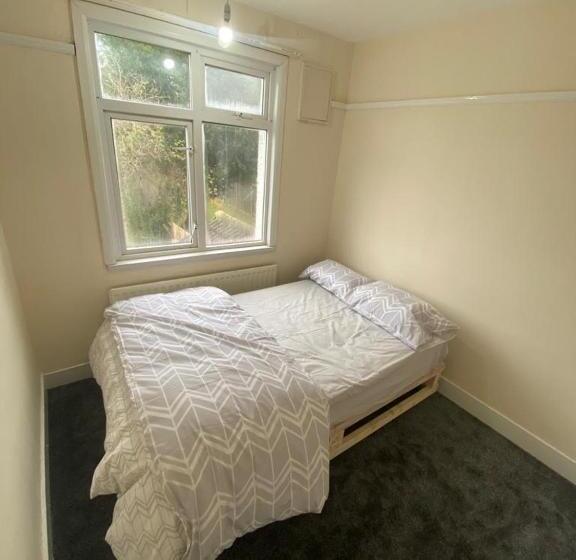 ペンション Best Room  Near London Luton Airport And Close To Restaurants Shops And Dunstable Hospital