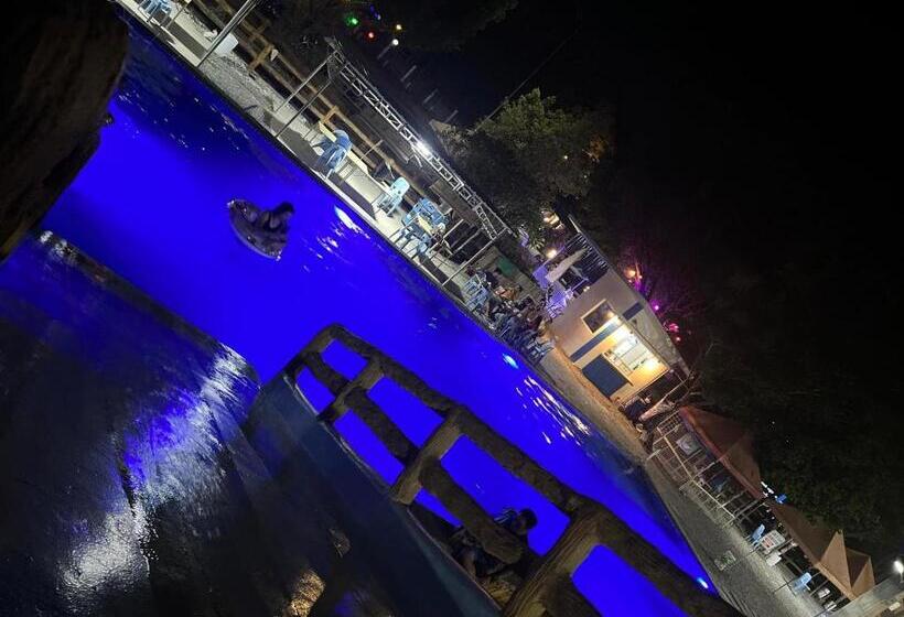 Hotel Arzel S Tiny House