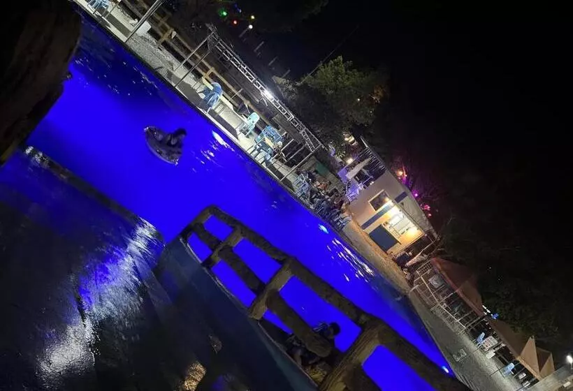 Hotelli Arzel S Tiny House