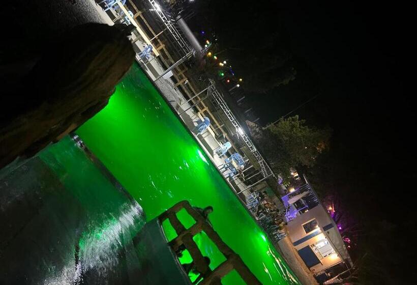 Hotel Arzel S Tiny House