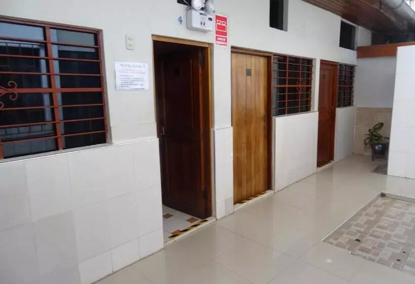 ホテル Hostal Ucayali