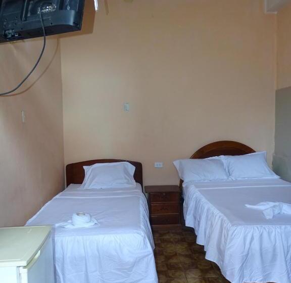 Отель Hostal Ucayali