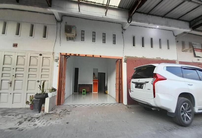 Hotel Spot On 93782 Hasibuan Homestay Syariah