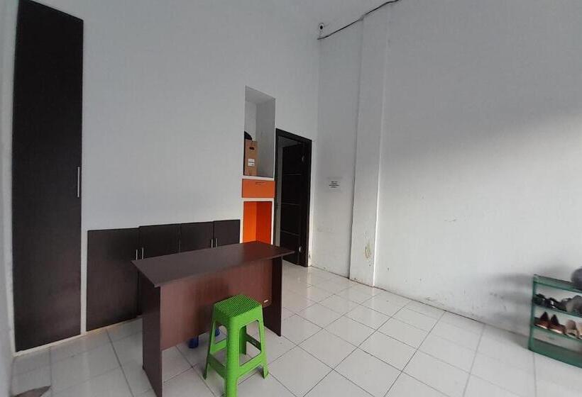 Hotel Spot On 93782 Hasibuan Homestay Syariah