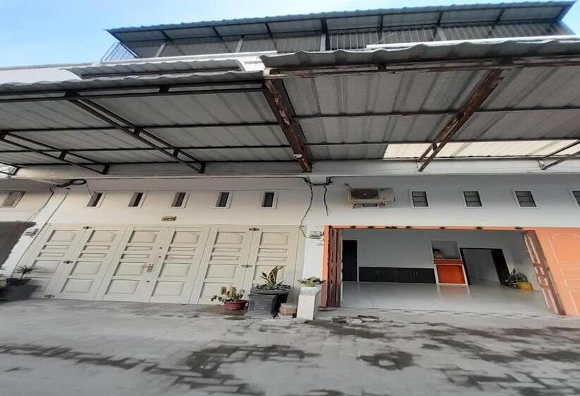 Hotel Spot On 93782 Hasibuan Homestay Syariah