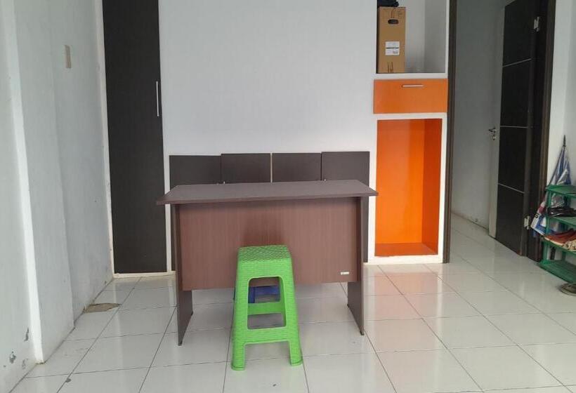 Hotel Spot On 93782 Hasibuan Homestay Syariah