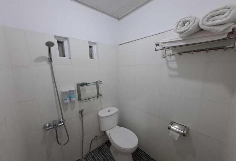 Hotel Spot On 93782 Hasibuan Homestay Syariah