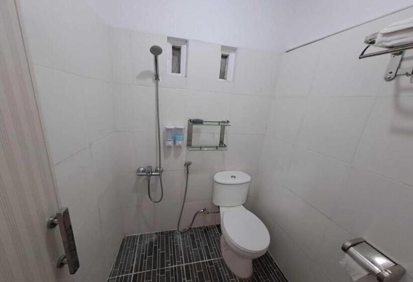 Hotel Spot On 93782 Hasibuan Homestay Syariah