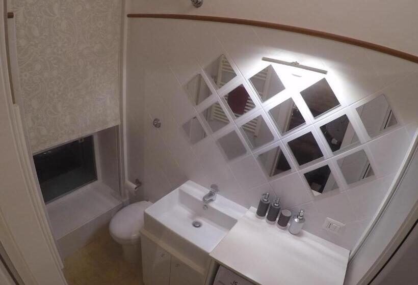 پانسیون Garibaldi Guest House