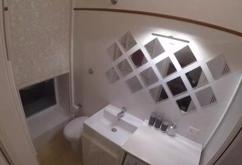 پانسیون Garibaldi Guest House