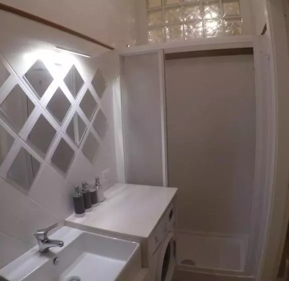 پانسیون Garibaldi Guest House