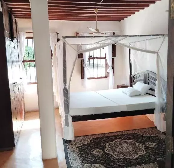 پانسیون Subira Guest House