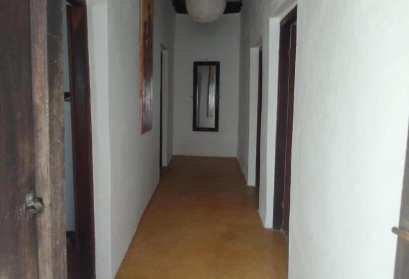 پانسیون Subira Guest House