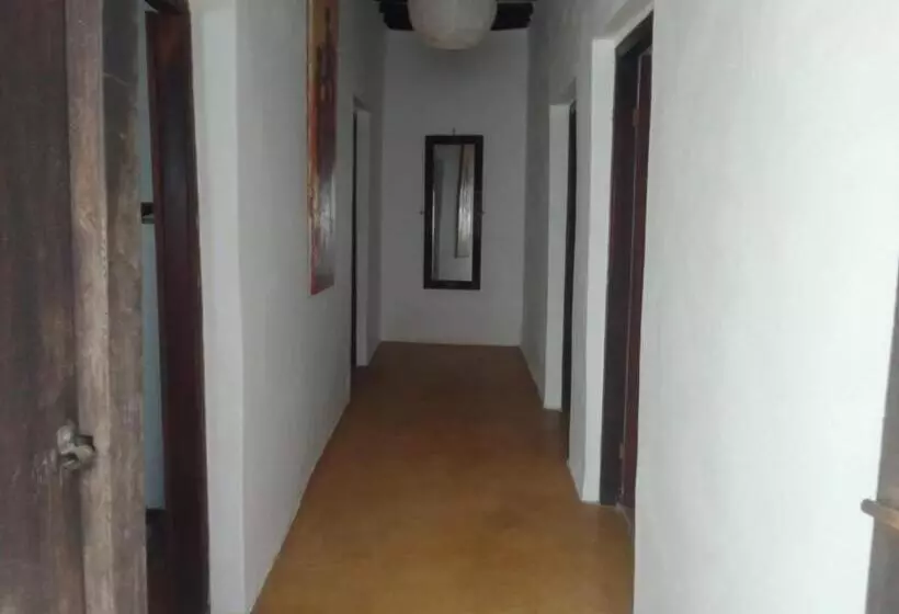 پانسیون Subira Guest House
