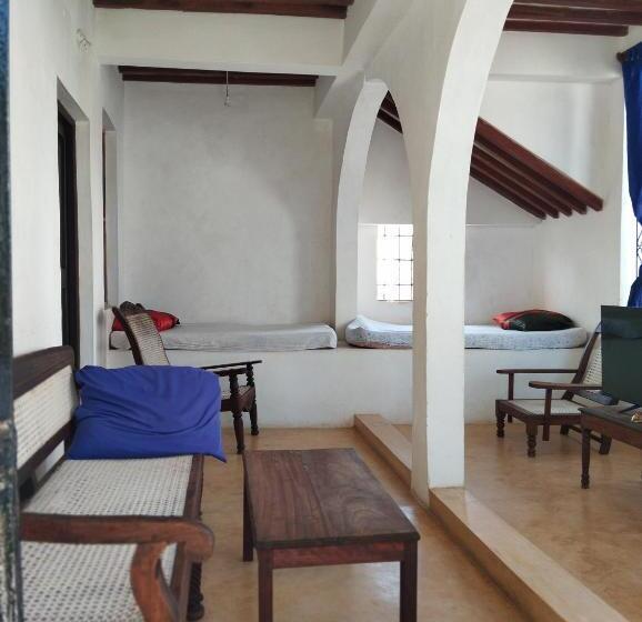 پانسیون Subira Guest House