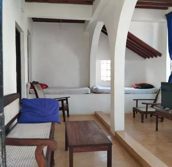پانسیون Subira Guest House