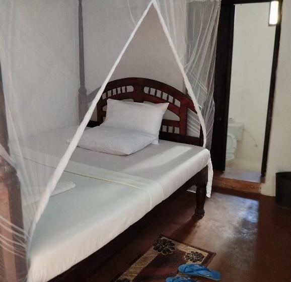 پانسیون Subira Guest House