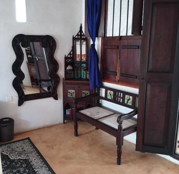 پانسیون Subira Guest House