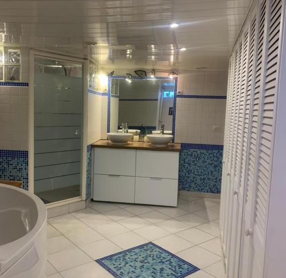 ペンション Sur Les Routes Du Débarquement   Chambre Quadruple