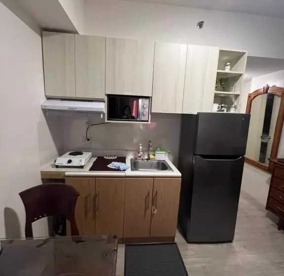 Vinatge Modern Studio Condo Unit W/ Balcony