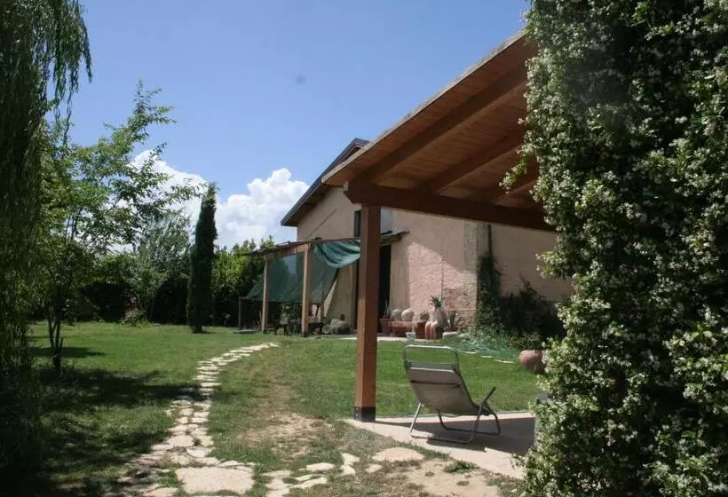 تختخواب و صبحانه La Fratta Art  House