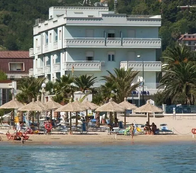 هتل Caraibi