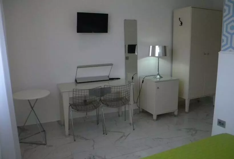 هتل Genova