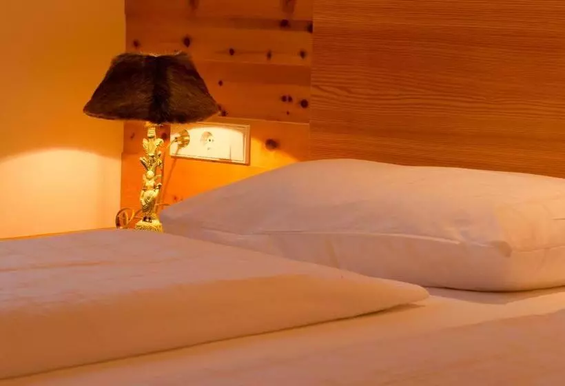 Hotelli Pension Haus Tirol
