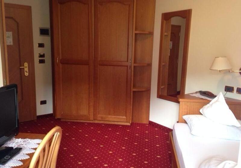 Отель Scoiattolo