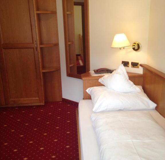 Отель Scoiattolo