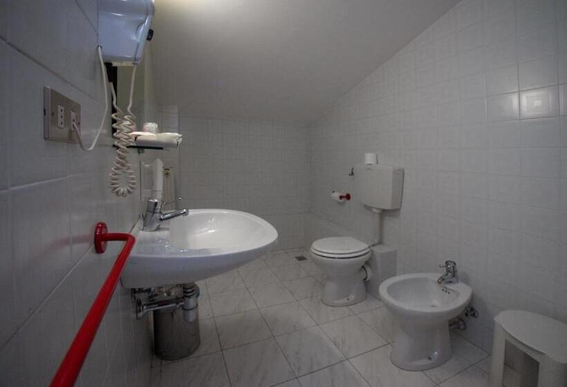 Отель Versailles