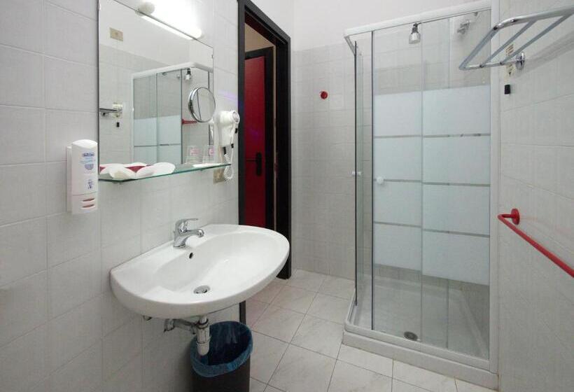 Отель Versailles