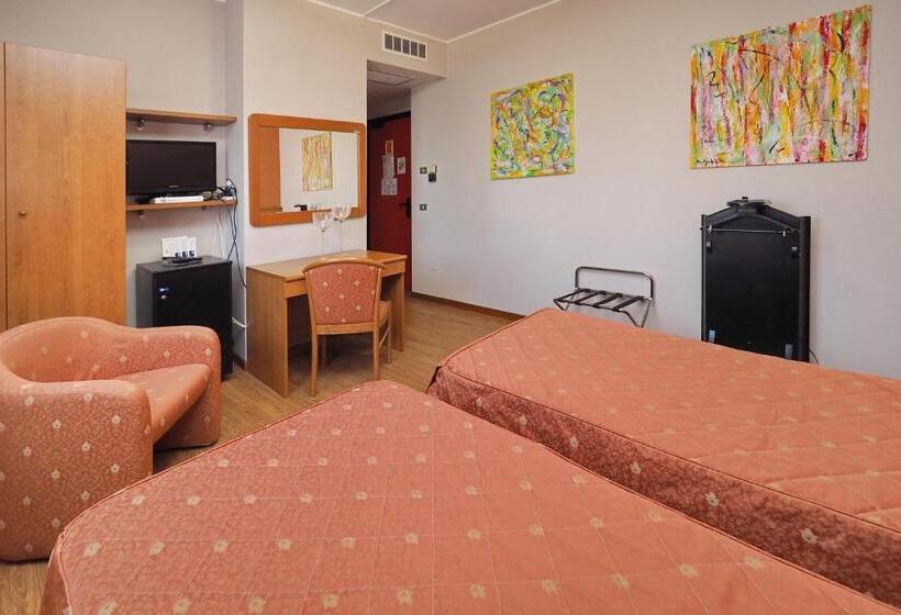 Отель Versailles