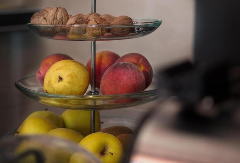 Отель Versailles